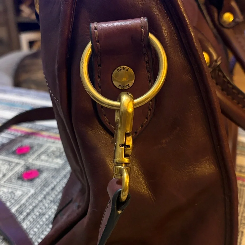 Frye brand, beautiful leather Handbag with adjustable strap. - Picture 4 of 8